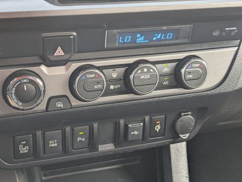 Used 2021 Toyota Tacoma TRD Off-Road w/ Technology Package AWD/4WD image 27