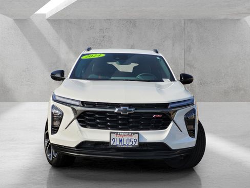 Used 2024 Chevrolet Trax RS image 2