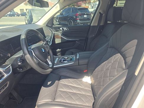 Used 2025 BMW X7 xDrive40i w/ Premium Package AWD/4WD image 5