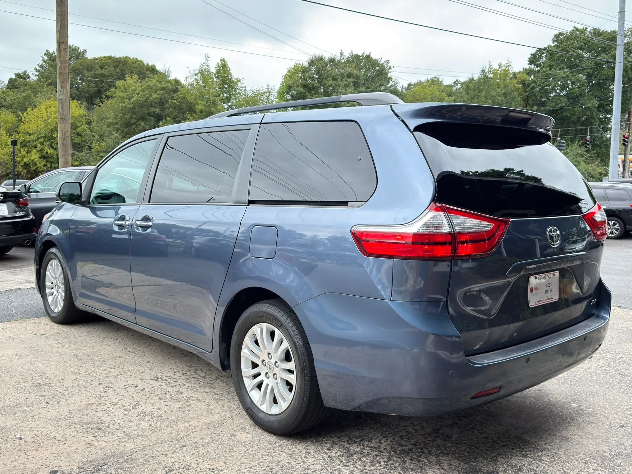Used 2017 Toyota Sienna XLE Premium FWD image 8