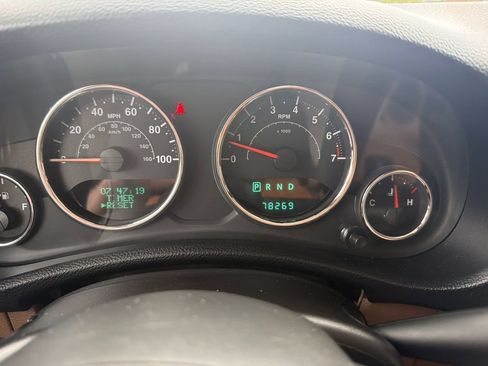 Used 2013 Jeep Wrangler Unlimited Sahara w/ Dual Top Group AWD/4WD image 19