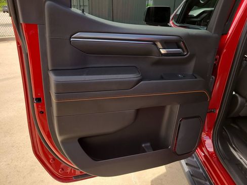 Used 2024 GMC Sierra 1500 AT4 w/ Technology Package AWD/4WD image 15