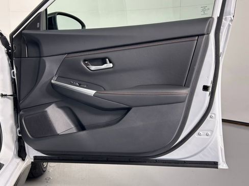 Used 2025 Nissan Sentra SR w/ Midnight Edition image 9