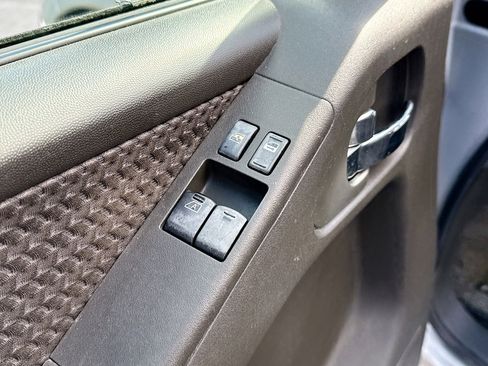 Used 2006 Nissan Frontier LE w/ (H01) Audio Pkg image 8