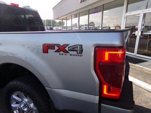 Used 2022 Ford F250 Platinum w/ FX4 Off-Road Package AWD/4WD image 4