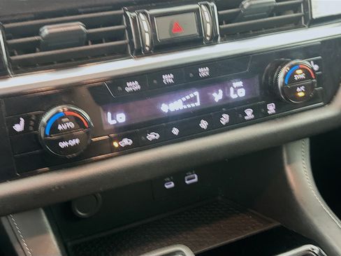 Used 2025 Nissan Pathfinder SV AWD/4WD image 23