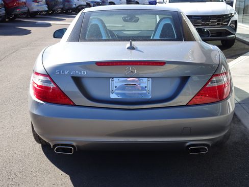 Used 2012 Mercedes-Benz SLK 250 image 4
