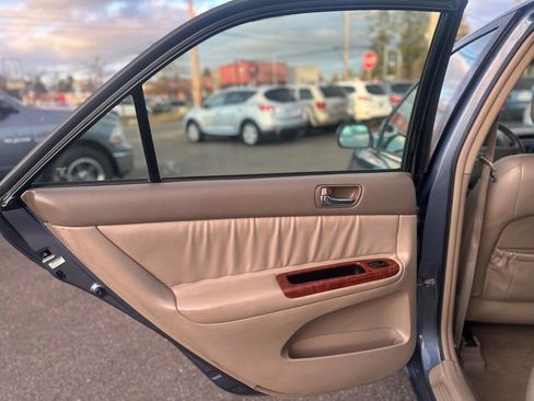 Used 2004 Toyota Camry LE image 18