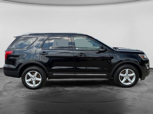 Used 2016 Ford Explorer XLT w/ Equipment Group 202A AWD/4WD image 10
