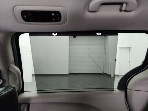 Used 2024 Chrysler Pacifica Touring-L image 37