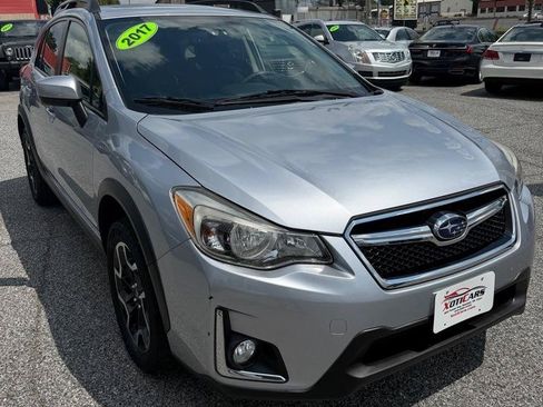 Used 2017 Subaru Crosstrek 2.0i Premium w/ Moonroof Package AWD/4WD image 4
