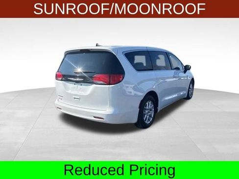 Used 2023 Chrysler Voyager LX FWD image 7