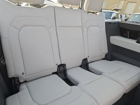 New 2026 Land Rover Defender 130 X-Dynamic SE image 12