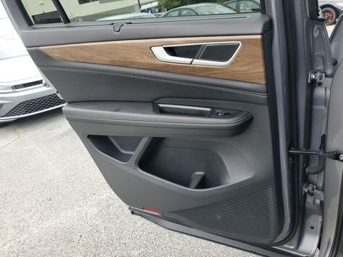 Certified 2024 Volkswagen Atlas SE w/ Panoramic Sunroof Package FWD image 13