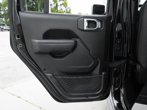 Used 2024 Jeep Gladiator Sport AWD/4WD image 32
