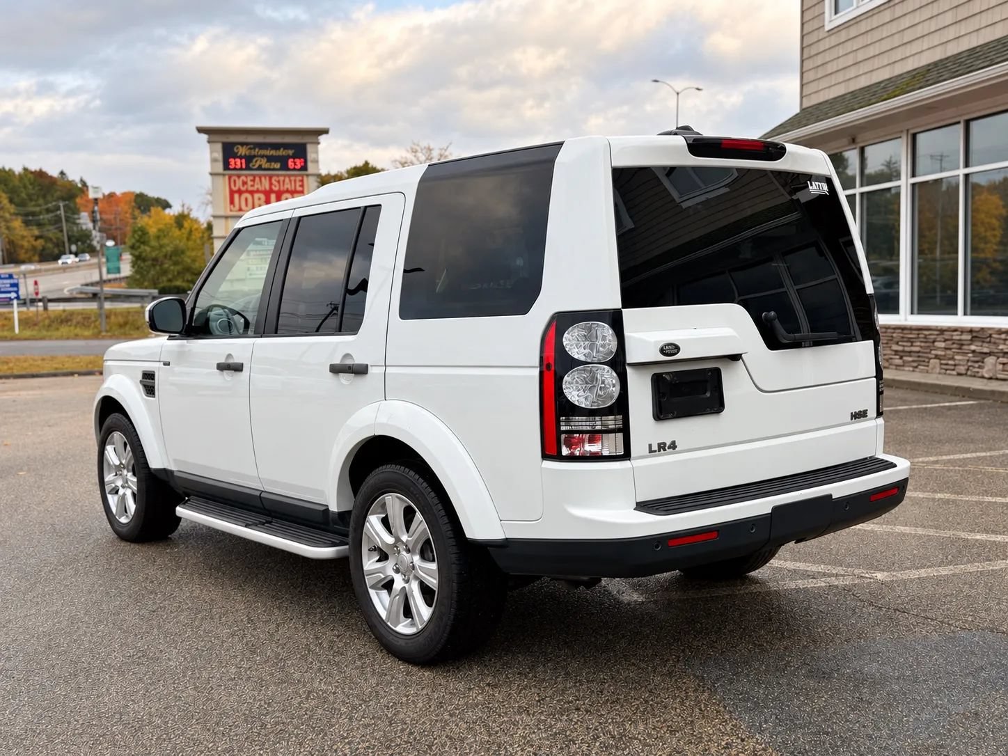Used 2016 Land Rover LR4 HSE Silver Edition AWD/4WD image 15