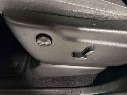 Used 2019 Jeep Grand Cherokee Laredo AWD/4WD image 15