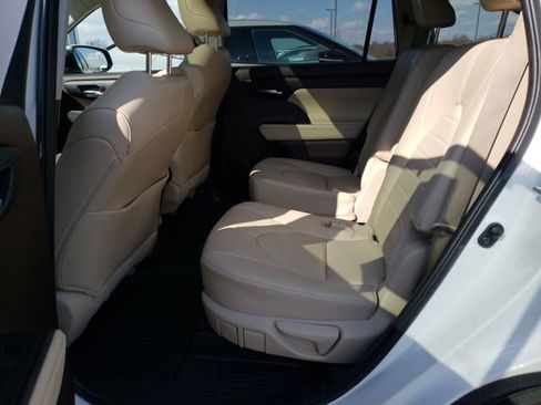 Used 2022 Toyota Highlander XLE image 30
