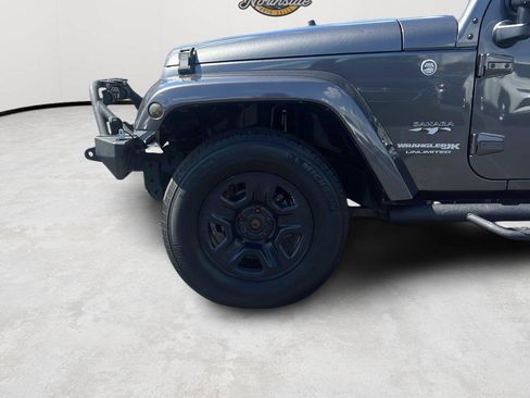 Used 2018 Jeep Wrangler Unlimited Sahara AWD/4WD image 25