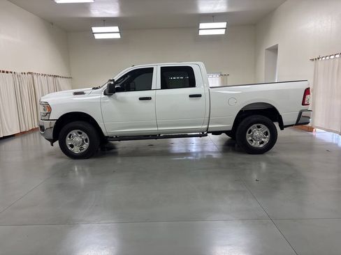 Used 2024 RAM 2500 Tradesman w/ Chrome Appearance Group AWD/4WD image 5