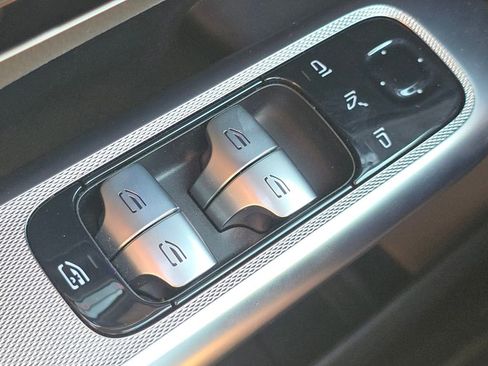 Used 2026 Mercedes-Benz GLC 300 4MATIC image 27