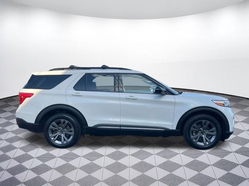 Used 2023 Ford Explorer XLT w/ Equipment Group 202A AWD/4WD image 8