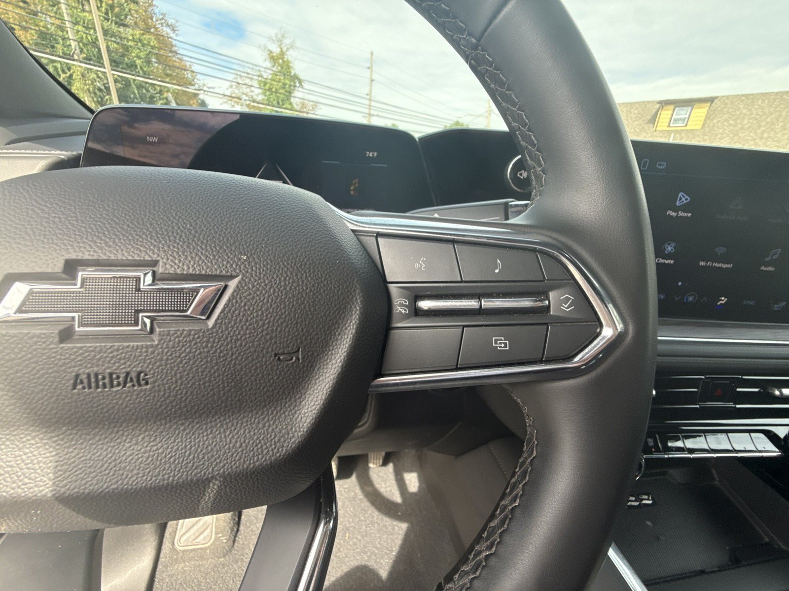 Used 2025 Chevrolet Suburban Z71 AWD/4WD image 19