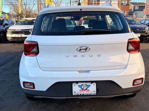 Used 2024 Hyundai Venue SEL image 6