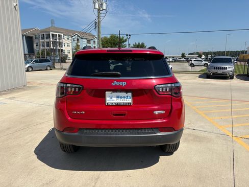 Used 2021 Jeep Compass Latitude AWD/4WD image 8