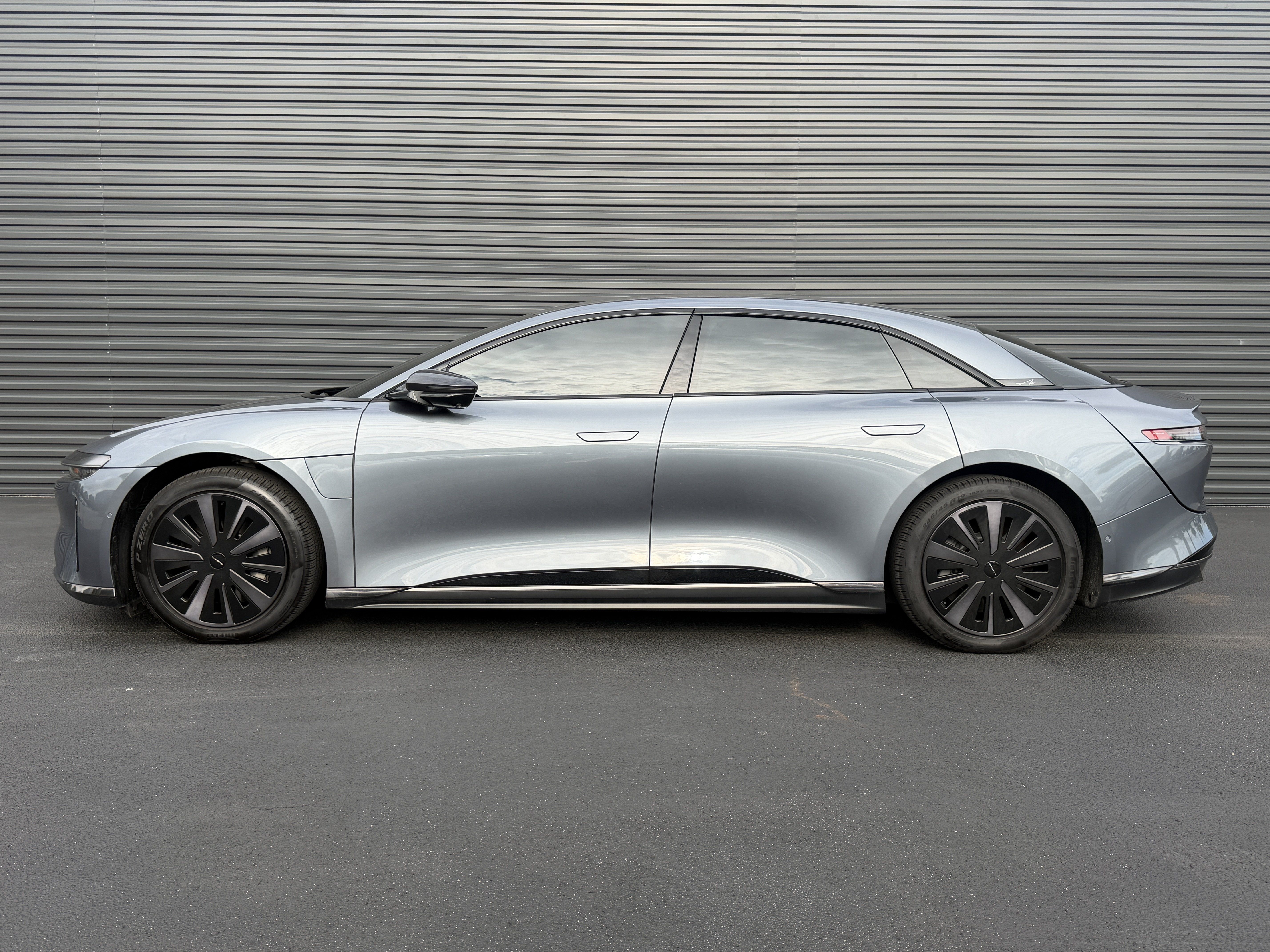 Used 2025 Lucid Air Pure RWD image 2