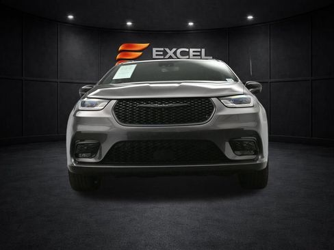 Used 2022 Chrysler Pacifica Touring-L w/ Uconnect Theater Family Group image 47