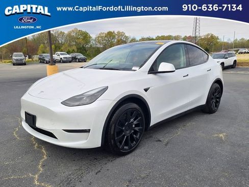 Used 2022 Tesla Model Y Long Range image 1
