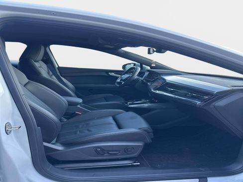 Used 2024 Audi Q4 e-tron Premium Plus image 7