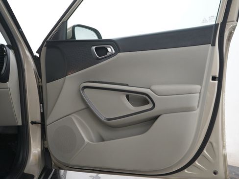 Used 2020 Kia Soul EX image 9