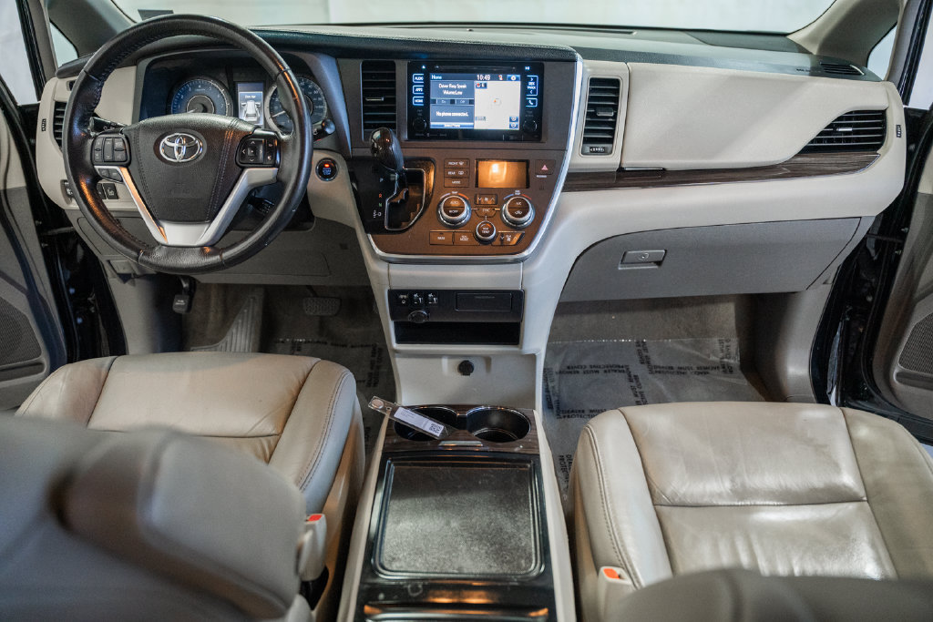 Used 2017 Toyota Sienna XLE w/ XLE Navigation Package FWD image 10