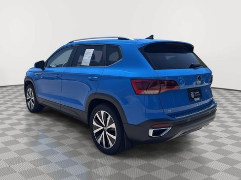 Used 2023 Volkswagen Taos SE w/ Panoramic Sunroof Package AWD/4WD image 3