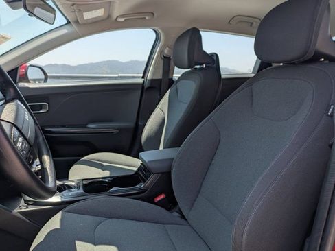 Used 2025 Kia K4 FWD image 20