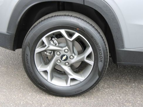 Used 2025 Chevrolet Trax LT image 13