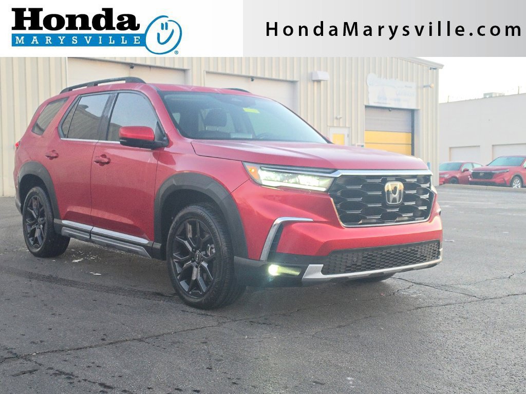 Used 2025 Honda Pilot Touring image 1