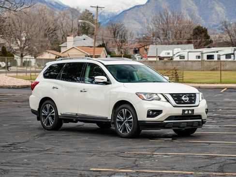 Used 2018 Nissan Pathfinder Platinum image 3