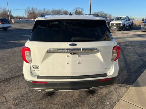 Used 2022 Ford Explorer XLT w/ Equipment Group 202A image 6