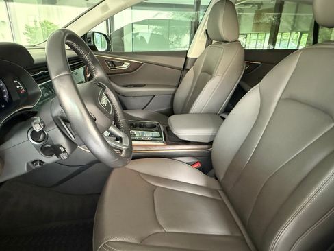 Used 2019 Audi Q8 Prestige AWD/4WD image 5