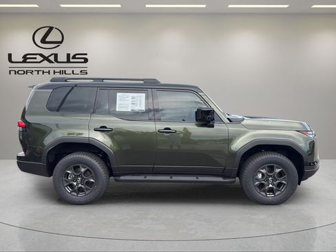 Certified 2025 Lexus GX 550 AWD/4WD image 5