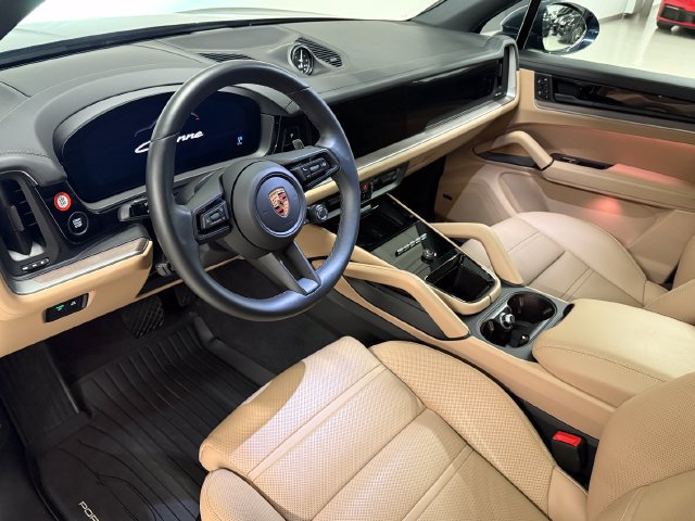 Certified 2026 Porsche Cayenne E-Hybrid AWD/4WD image 4