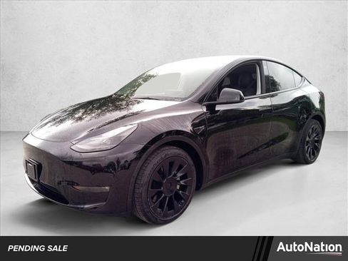 Used 2022 Tesla Model Y Long Range AWD/4WD image 1