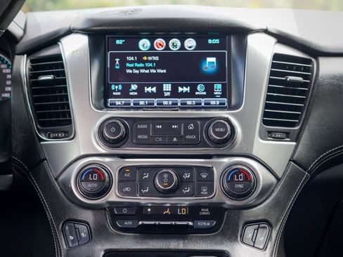 Used 2020 Chevrolet Suburban LT RWD image 10