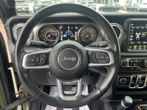 Used 2021 Jeep Gladiator Overland image 19