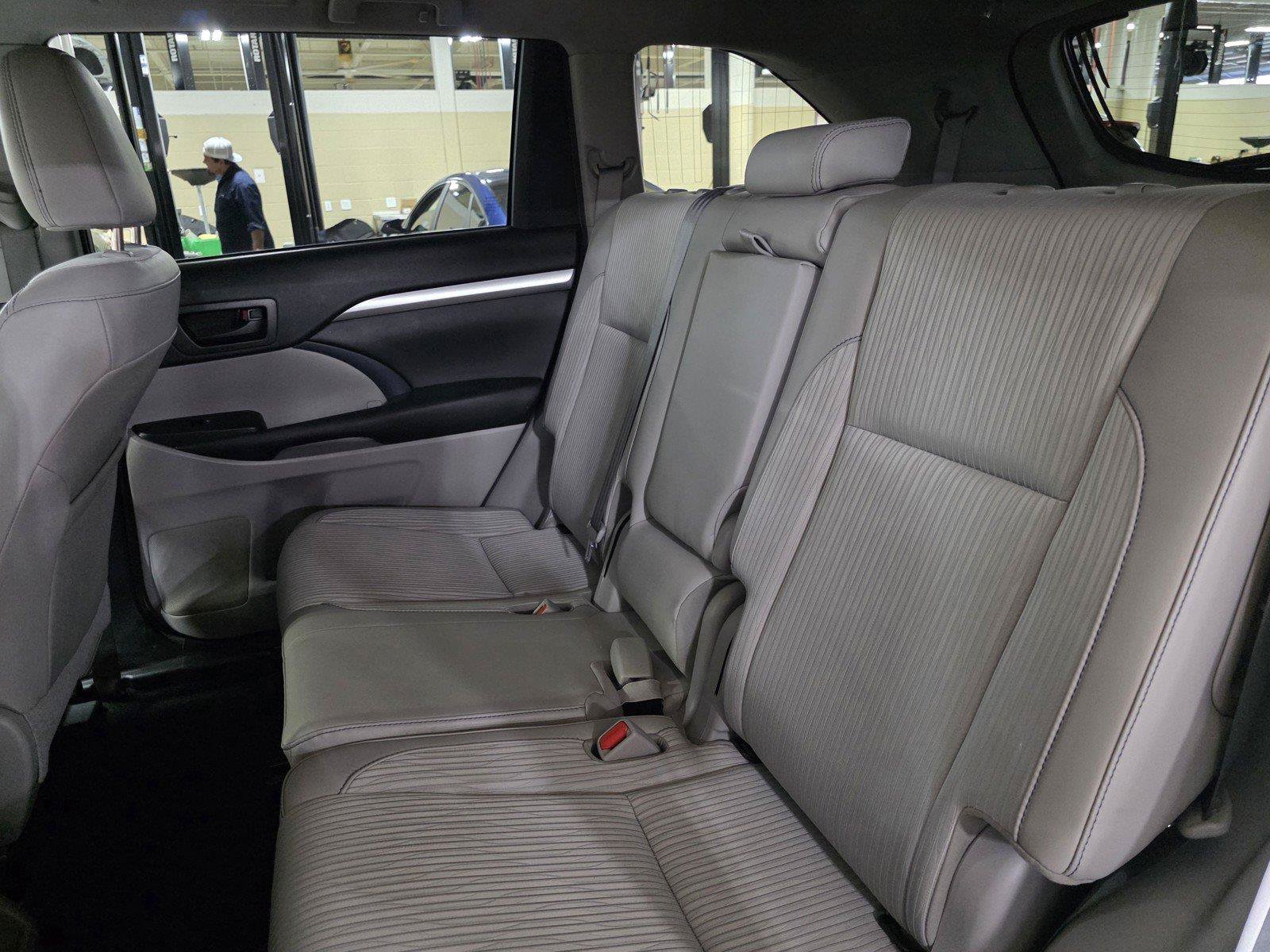 Used 2017 Toyota Highlander Plus FWD image 15