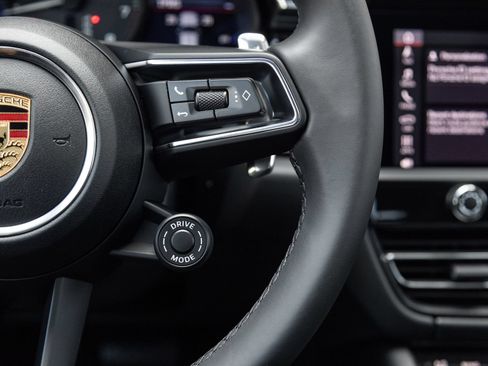 Certified 2026 Porsche Macan AWD/4WD image 16