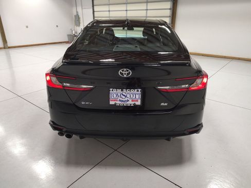 Used 2025 Toyota Camry SE FWD image 12